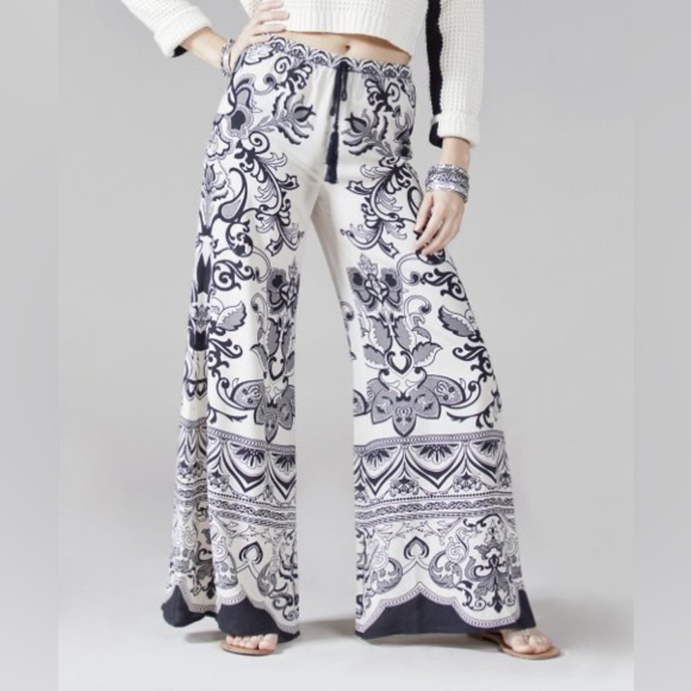 Flying Tomato black and cream patterned pants